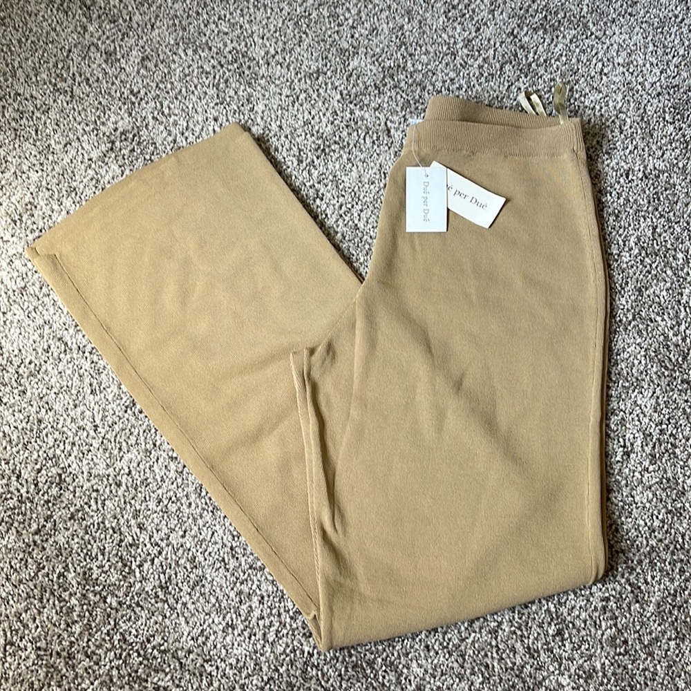 🆕NWT Due per Due Stretchy Bootcut Pants